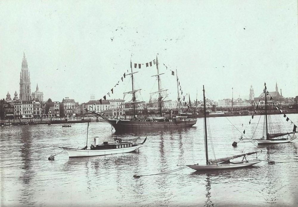 The Belgica at departure from Antwerp in 1897.