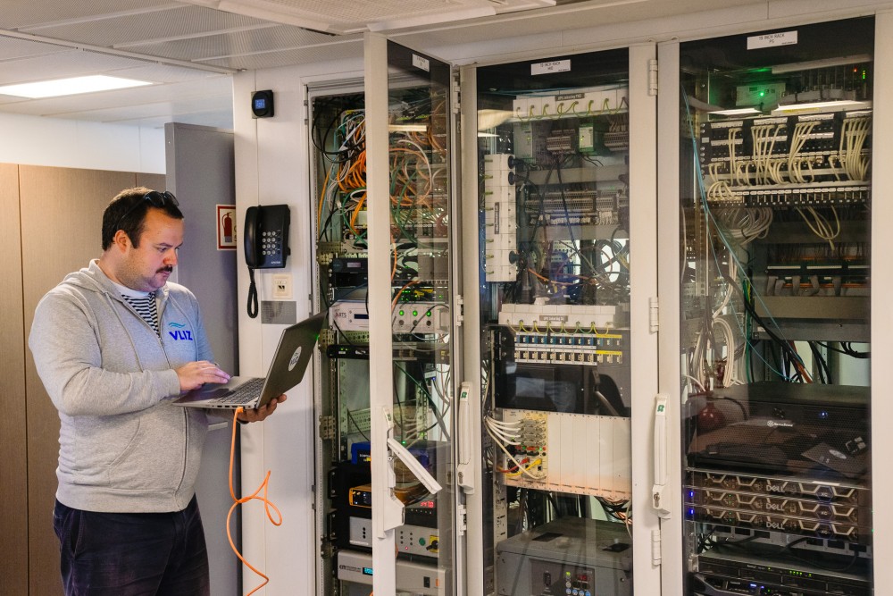 Onderhoud servers bij VLIZ datacenter