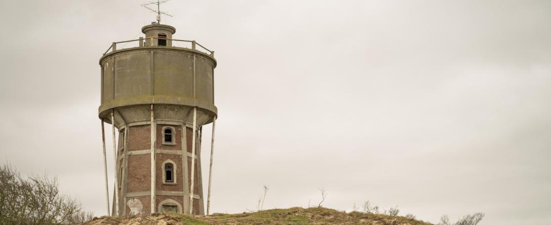 De watertoren van Wenduine met het ontvangststation van LifeWatch