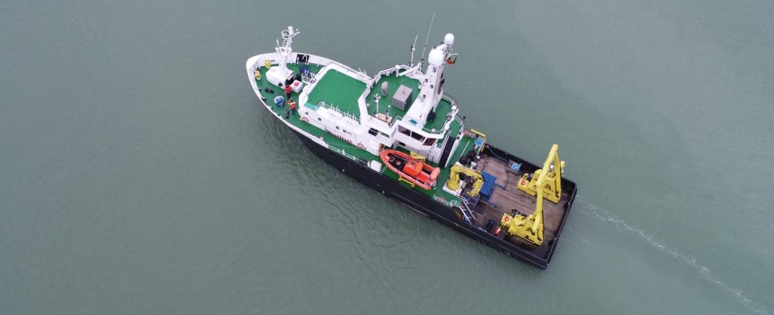 Luchtbeeld van het onderzoeksschip RV Simon Stevin