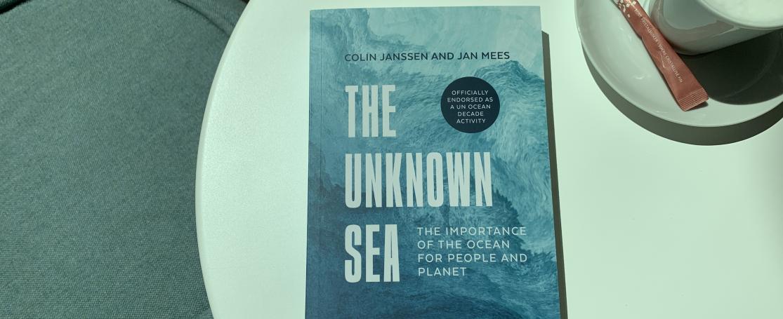 Het boek 'The Unknown Sea'