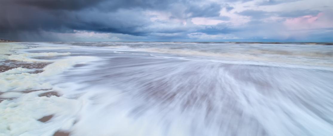storm aan het Noordzeestrand 