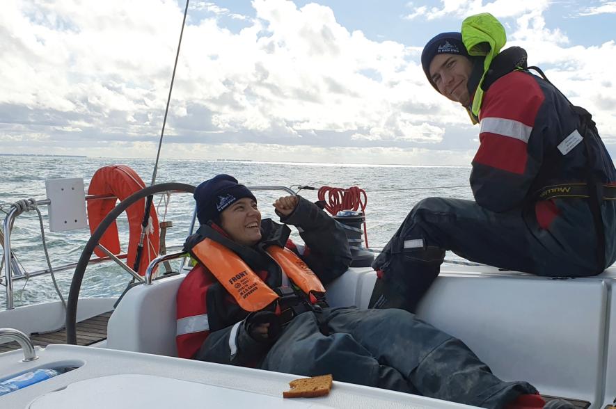 Op drift met een zeilboot om een hydrofoonmeting te doen in alle stilte