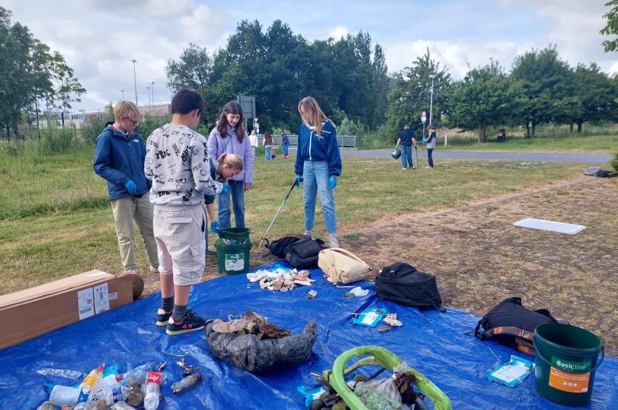 Het gevonden afval sorteren